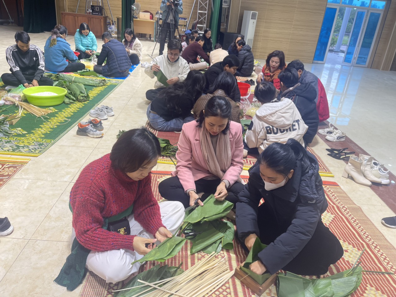 Anh-Cong-doan-BPBQLDT-tham-gia-goi-banh-chung