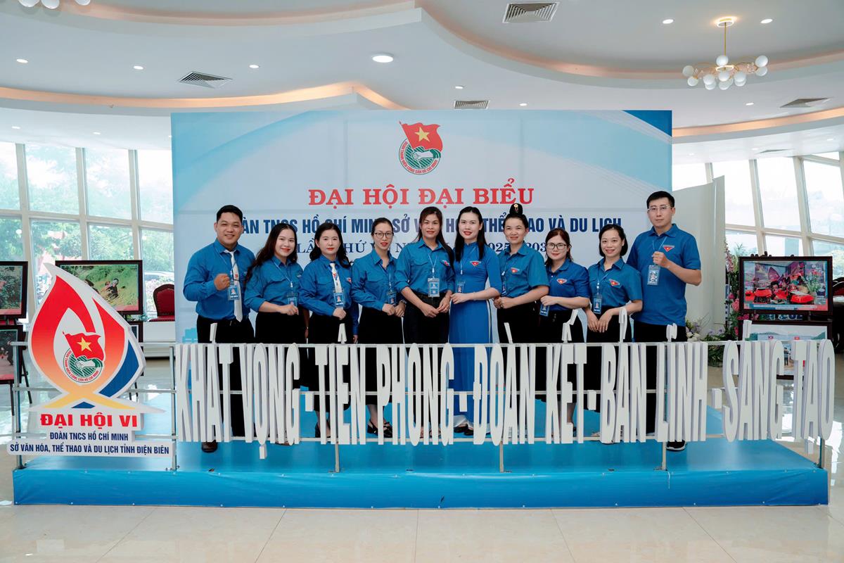 Đoàn đại biểu Chi đoàn Ban Quản lý di tích dự Đại hội.